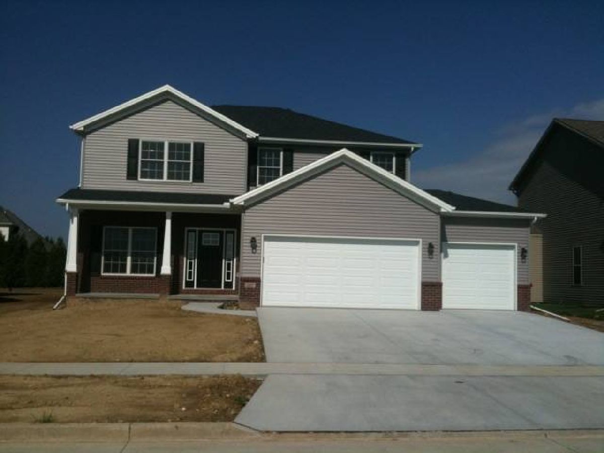 Homes & Condos & Townhomes Sold Gaelic Place West Bloomington Illinois, 1207 Longford