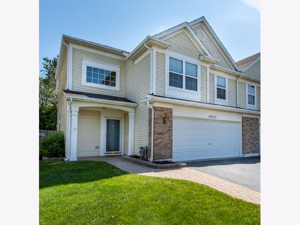 Townhomes & Condos & Homes Rented Cambridge At Heatherstone Beach Park Illinois, 12927 Wakefield