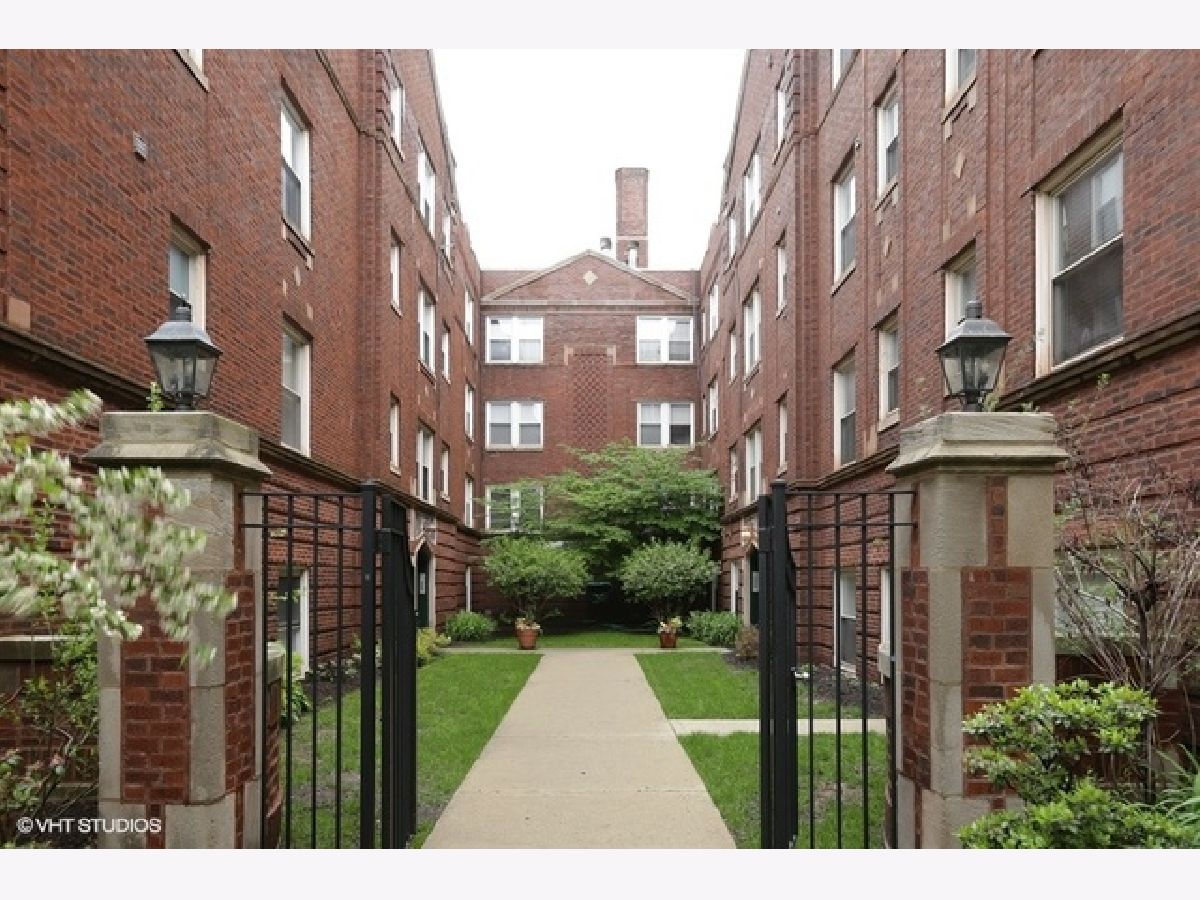 Condominiums Rented Janssen Court Chicago Illinois, 3456 Janssen