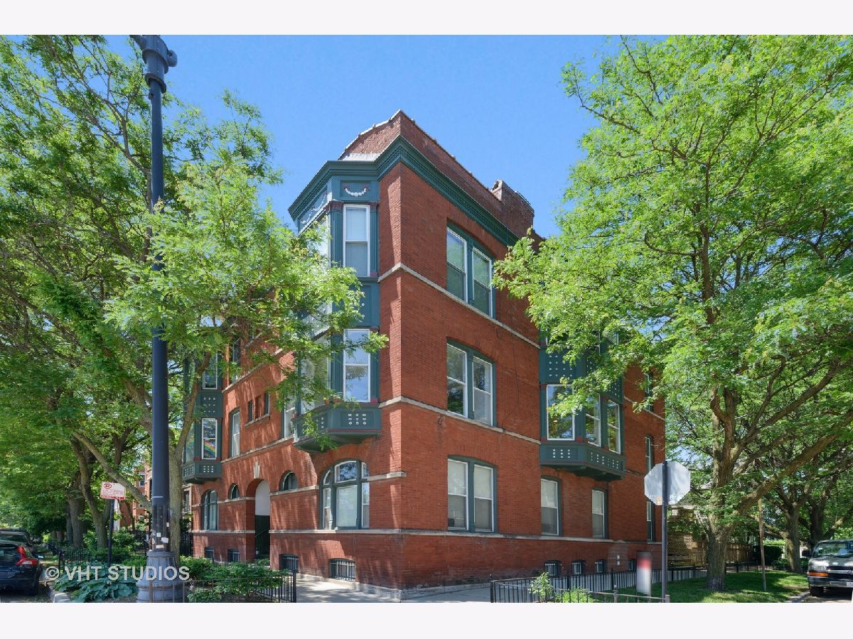 Townhomes Sold Seminary Court Chicago Illinois, 2658 Seminary