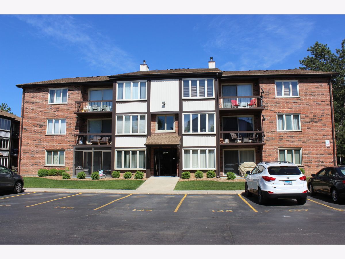 Condominiums & Homes Rented Fieldcrest Crestwood Illinois, 5000 Circle
