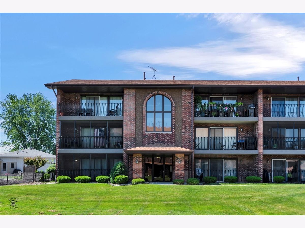 Condominiums Sold Heritage Creek Palos Hills Illinois, 8205 Millstone