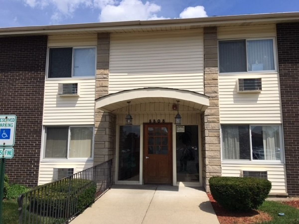 Courtland Square Des Plaines IL, Condominiums For Sale & For Rent