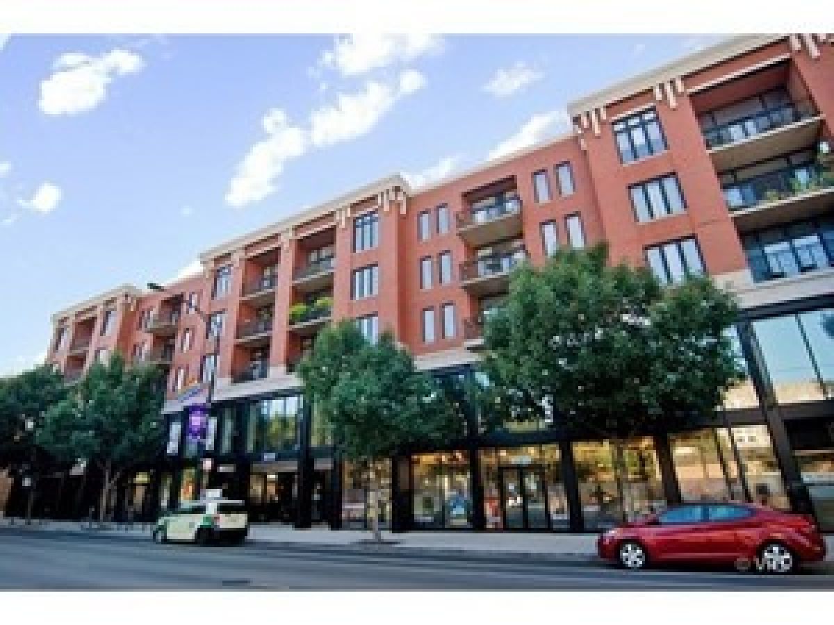 Condominiums Rented Plaza 32 Chicago Illinois, 3232 Halsted