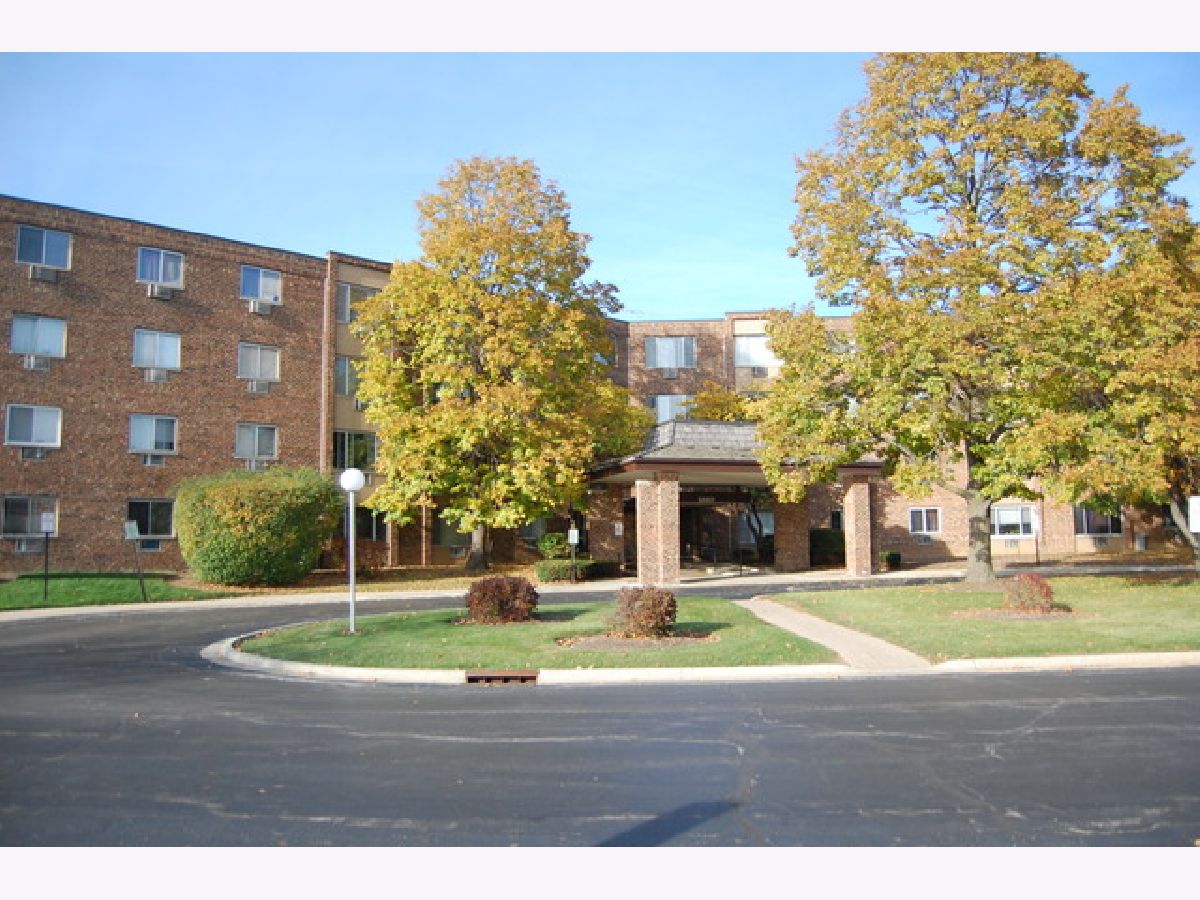 Moon Lake Village Hoffman Estates IL, Condos & Townhomes & Homes For