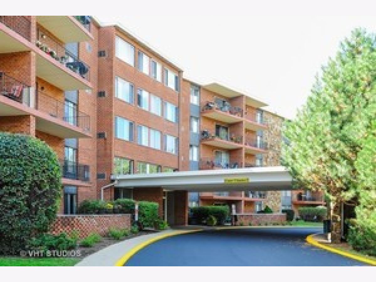 Condominiums Rented Lake Run Prospect Heights Illinois, 18 Old Willow