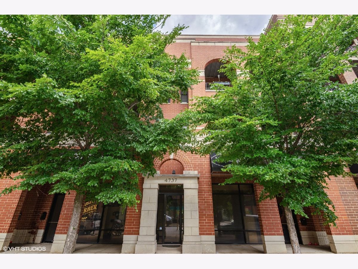 Condominiums Sold Chase Park Commons Chicago Illinois, 4737 Clark
