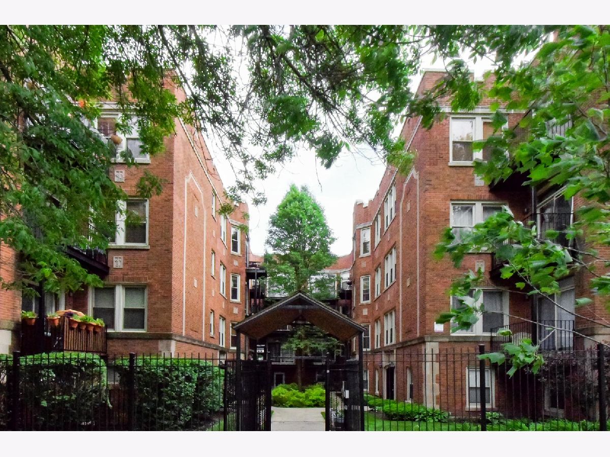 Condominiums Sold Pratt Boulevard Place Chicago Illinois, 1659 Pratt