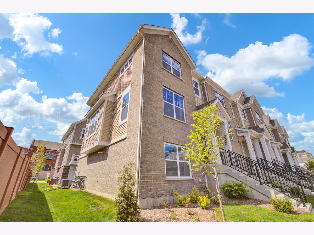 Condos & Townhomes Rented Lexington Pointe Des Plaines Illinois, 854 Lexington