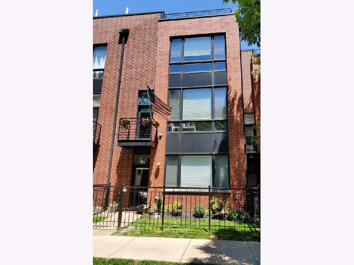 Townhomes & Condos Sold Riverwalk Townhomes Chicago Illinois, 2328 Wolfram