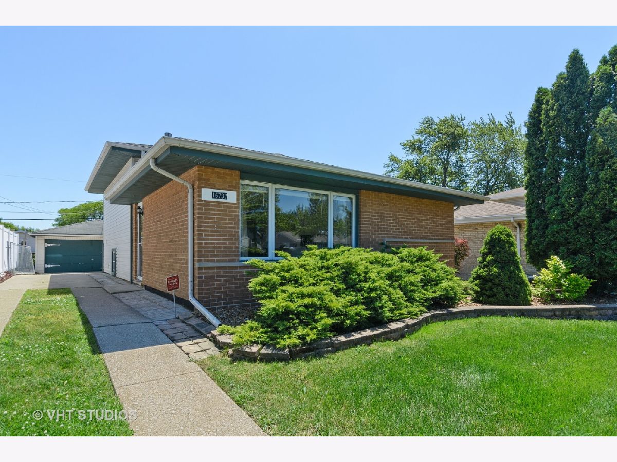  Sold Orland Hills Illinois, 16737 Hobart
