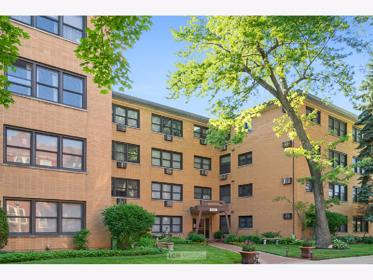 Condominiums Sold Scoville Court Oak Park Illinois, 500 Washington