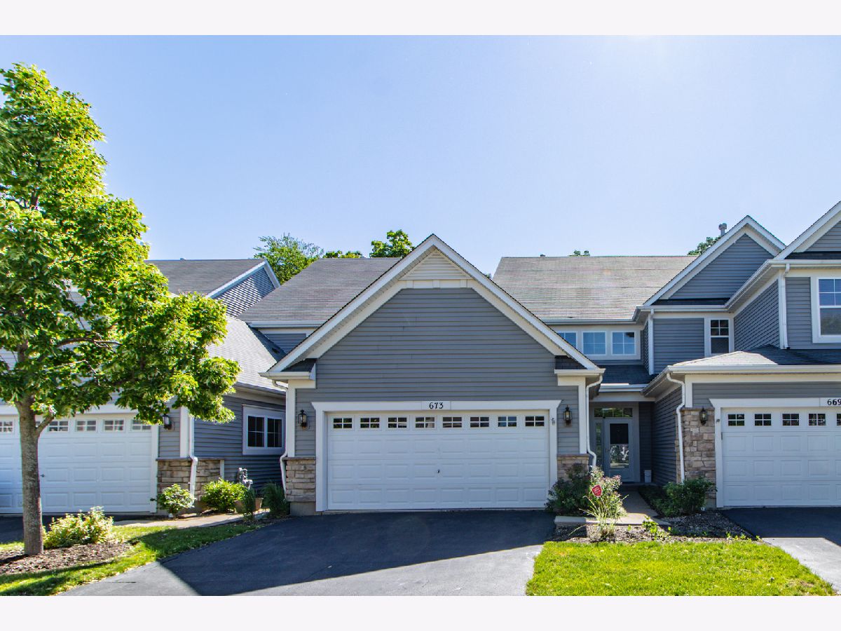 Townhomes Sold Cambridge At Waters Edge Grayslake Illinois, 673 Shoreline