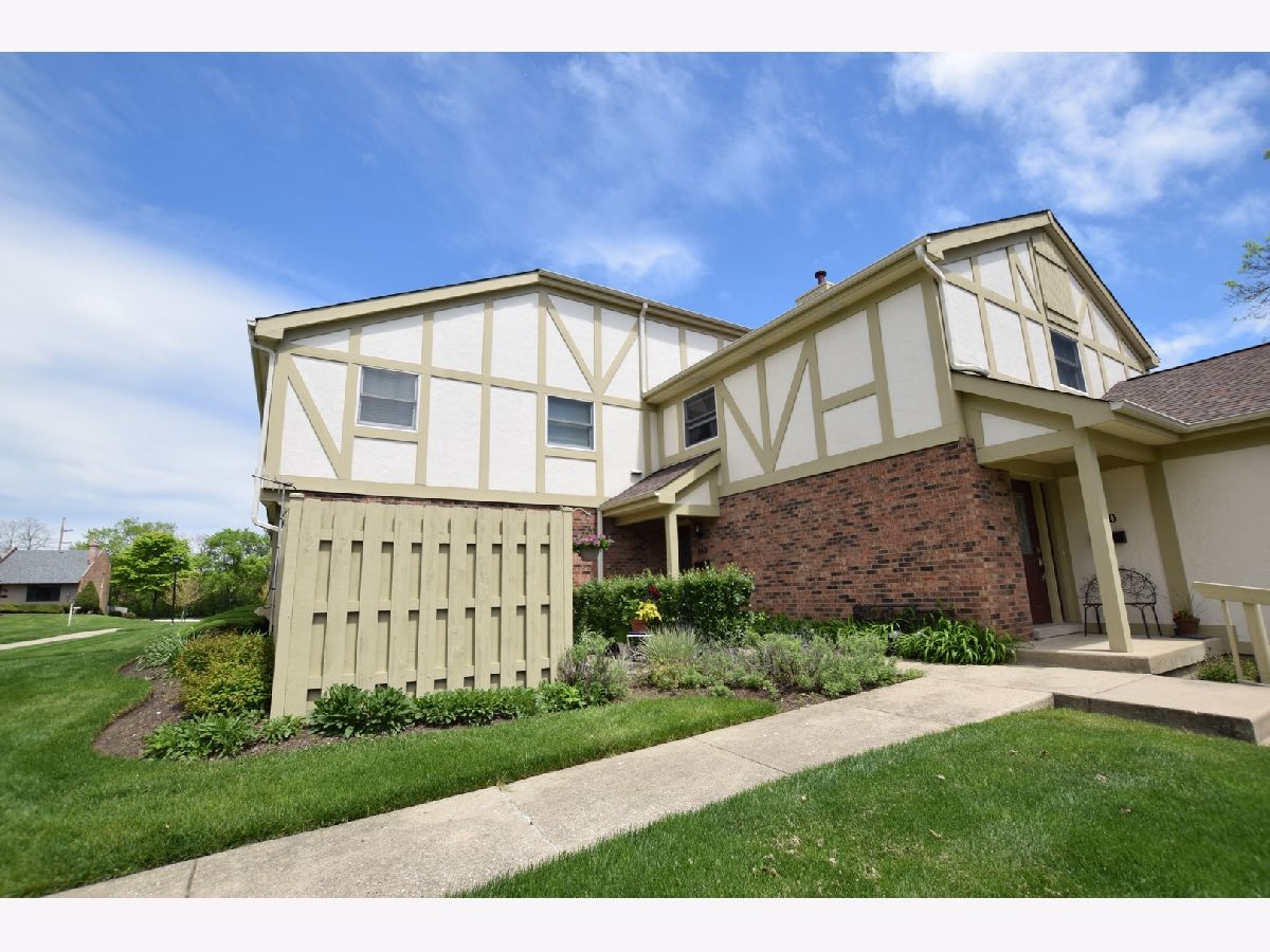 Townhomes & Condos Rented Lochshire Of Barrington Barrington Illinois, 868 Bristol