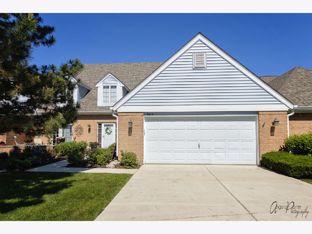 Townhomes Sold Chesapeake Hills Mchenry Illinois, 5616 Chesapeake