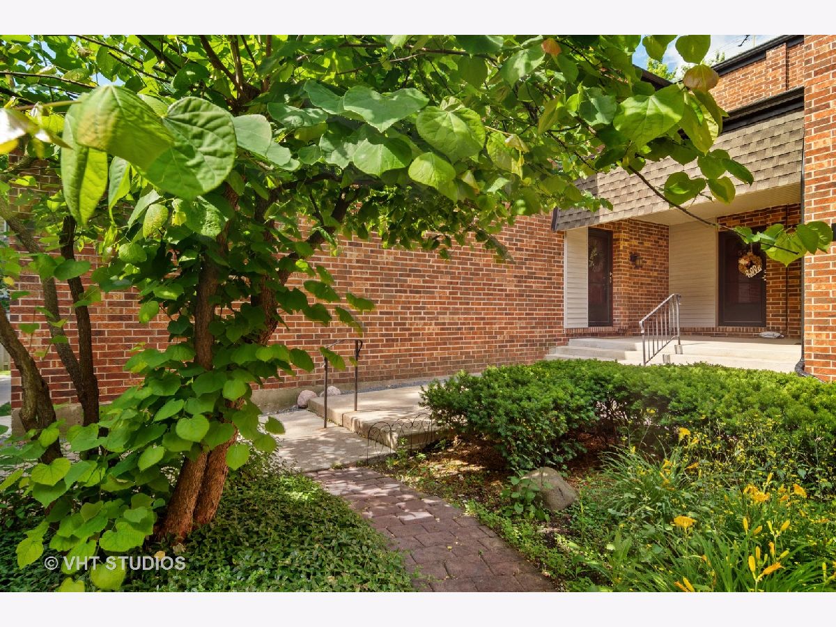Townhomes Sold Cobblestone Palatine Illinois, 550 Northwest