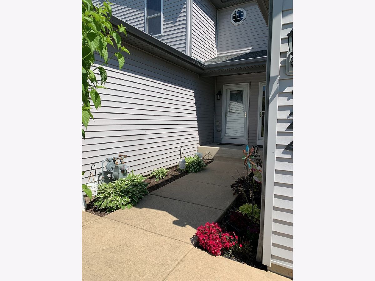 Condos & Townhomes & Homes Sold Prairie Terrace Woodstock Illinois, 726 Carlisle