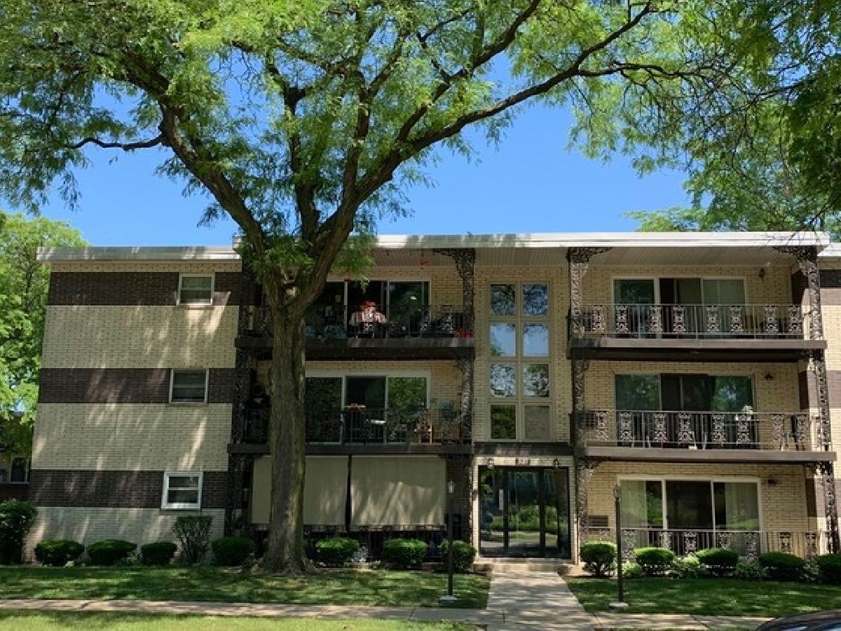 Villa Venice La Grange IL, Condominiums For Sale & For Rent Sadie