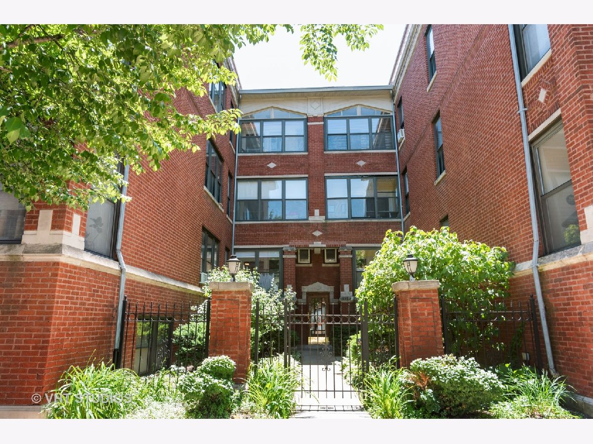 Condominiums Sold The Montre'cott Chicago Illinois, 1913 Montrose