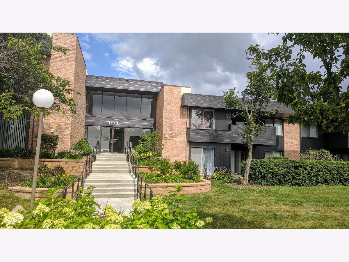 Condominiums Rented Countryside Palatine Illinois, 1295 Sterling