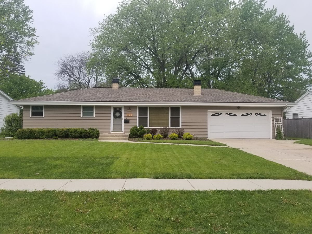 Homes & Condos & Townhomes Rented Eagle Heights Elgin Illinois, 808 Carol