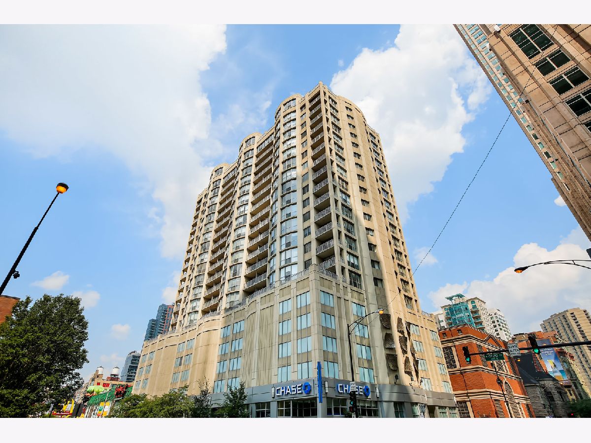 Condominiums Rented Farallon Chicago Illinois, 600 Dearborn