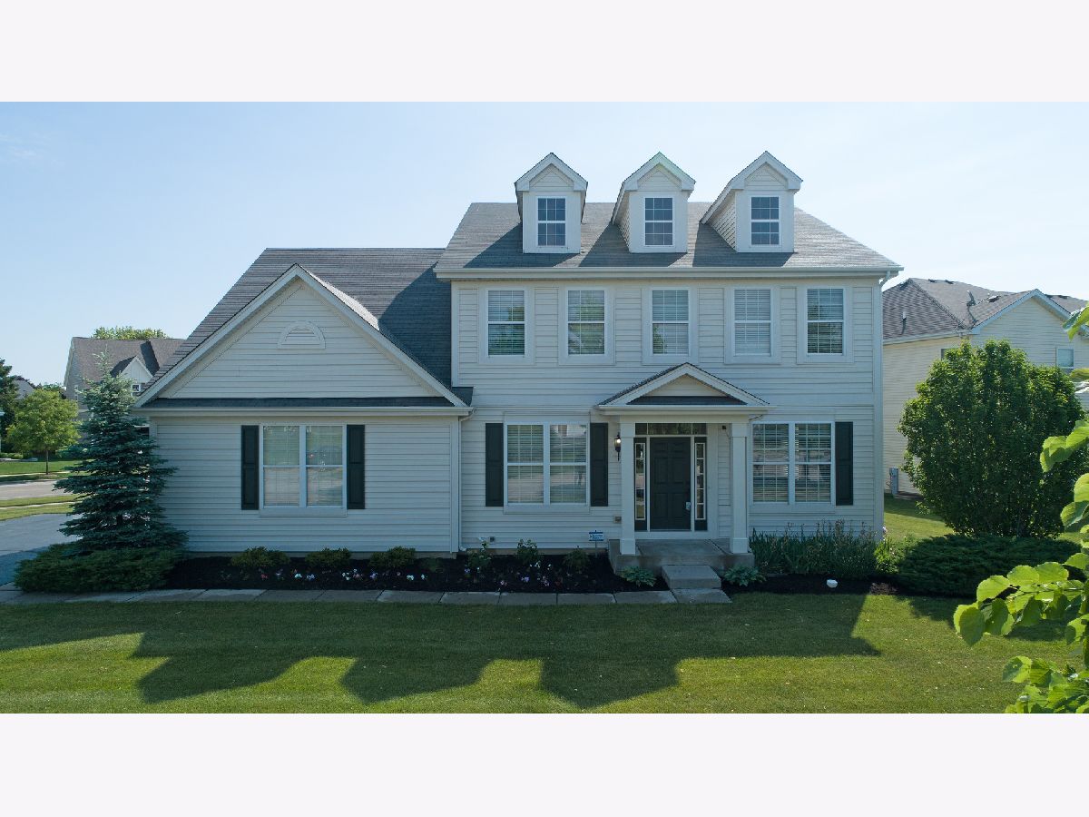 Homes Sold Waterford Estates Crystal Lake Illinois, 825 Avalon
