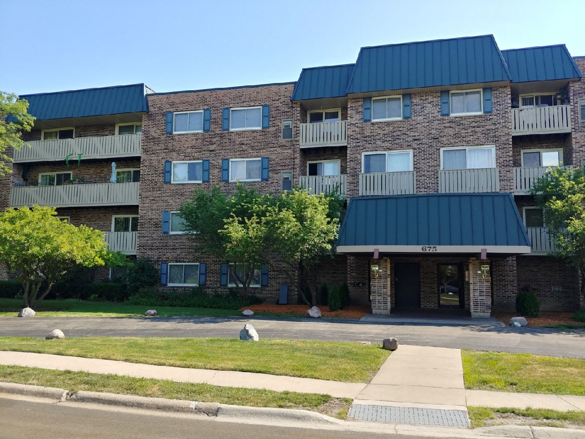 Condominiums Sold Twelve Oaks Elk Grove Village Illinois, 675 Grove