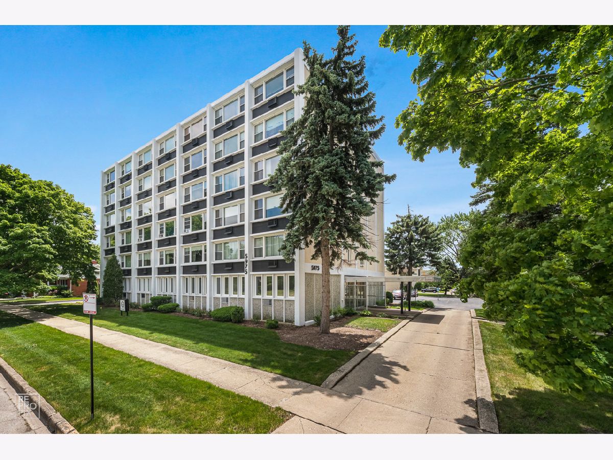 Condominiums Sold Parkway Circle Chicago Illinois, 5975 Odell