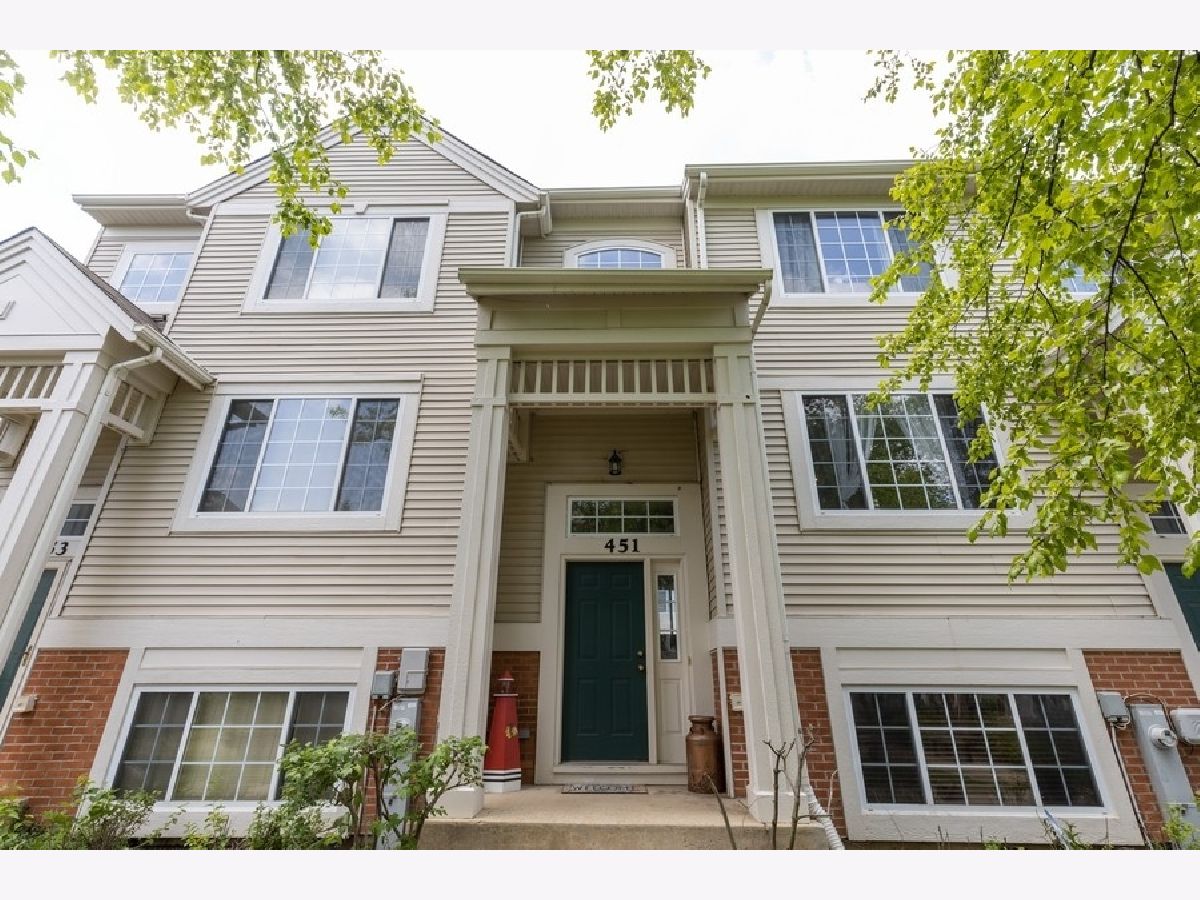 Cary Woods Cary IL, Townhomes & Condos & Homes For Sale & For Rent