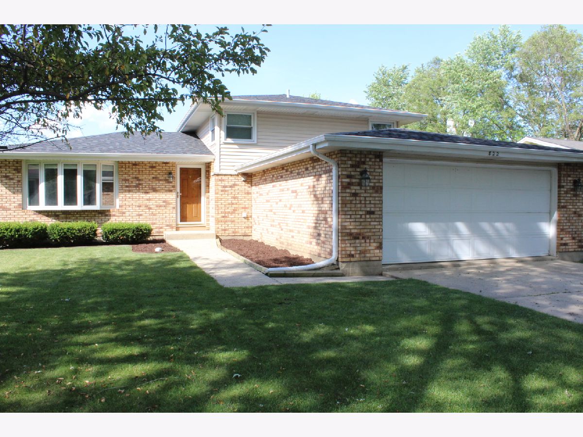 Homes & Condominiums Sold Lords Park Elgin Illinois, 822 Hiawatha