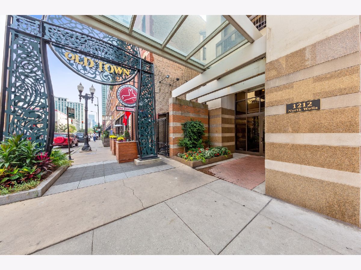 Condominiums Rented Neapolitan Chicago Illinois, 1212 Wells