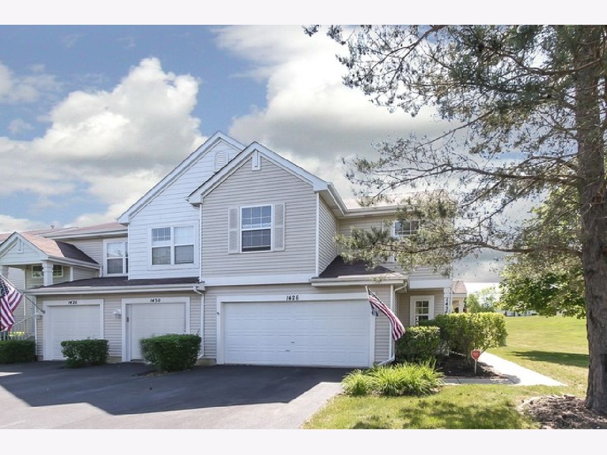 Gleneagle Farms Carpentersville IL, Townhomes & Condos & Homes For Sale