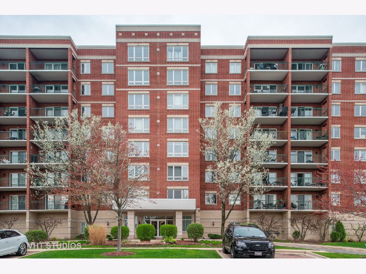 Condominiums & Homes Sold Cumberland Crossing Chicago Illinois, 5555 Cumberland