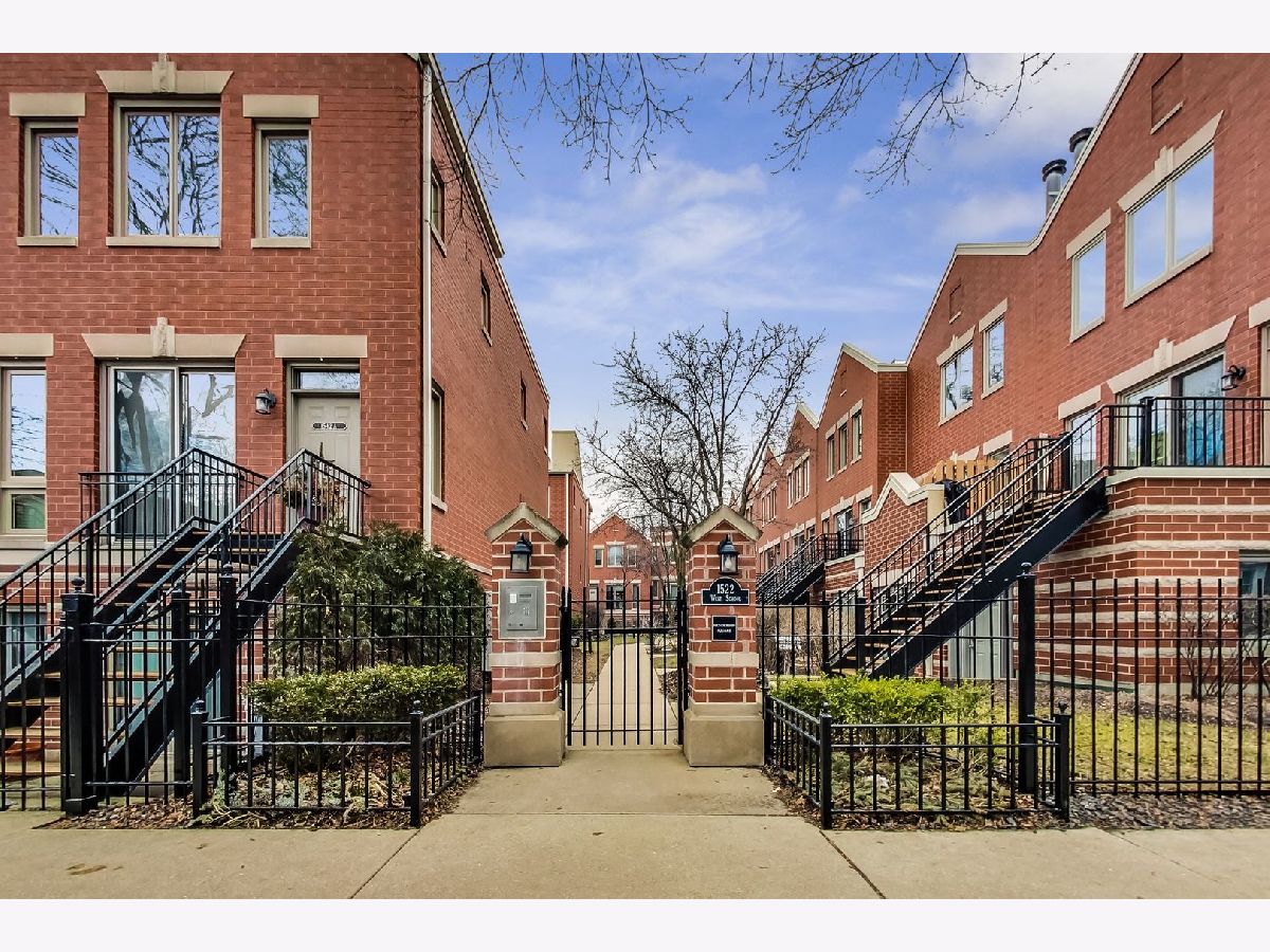 Townhomes Sold Henderson Square Chicago Illinois, 1522 School