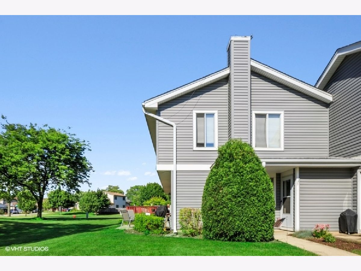 Townhomes & Condos Sold New England Village Woodridge Illinois, 2450 Brunswick