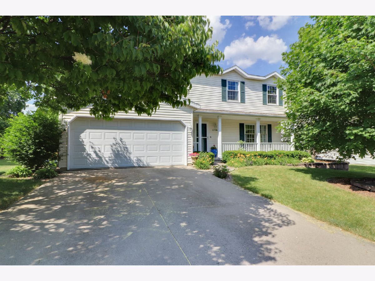 Homes & Condos & Townhomes Sold Highlands Ii Bloomington Illinois, 2706 Sandstone