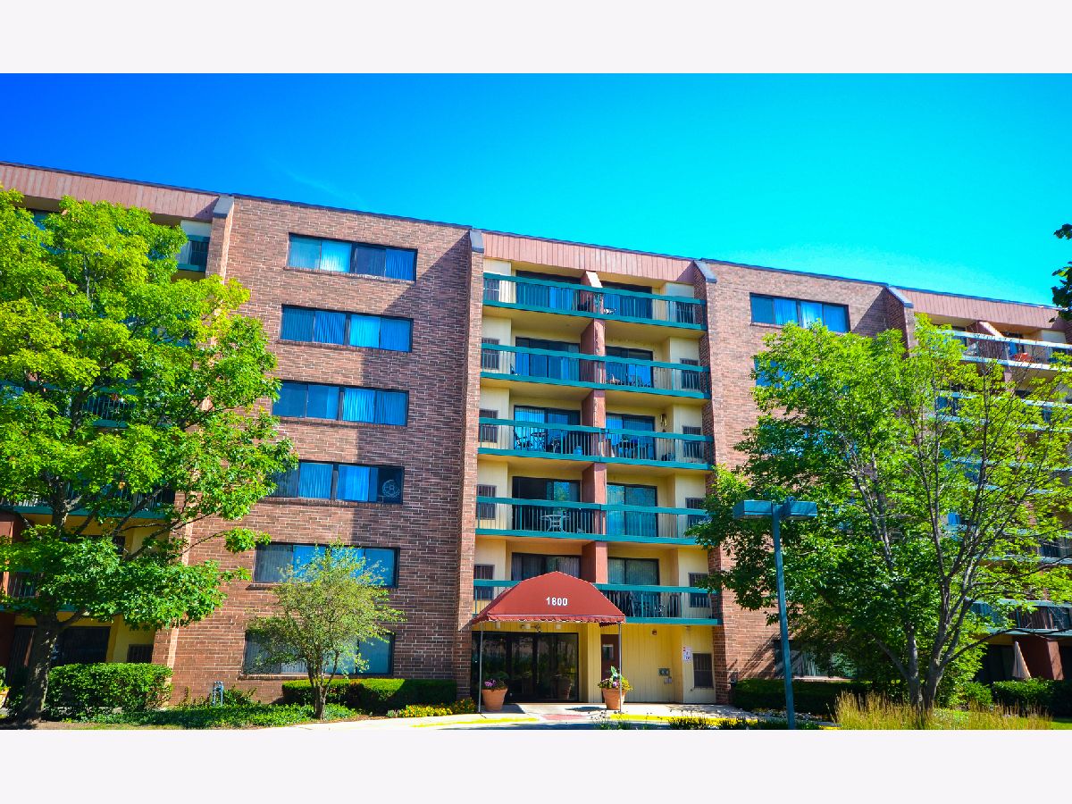 Condominiums Sold Twelve Oaks At Morningside Hoffman Estates Illinois, 1800 Huntington