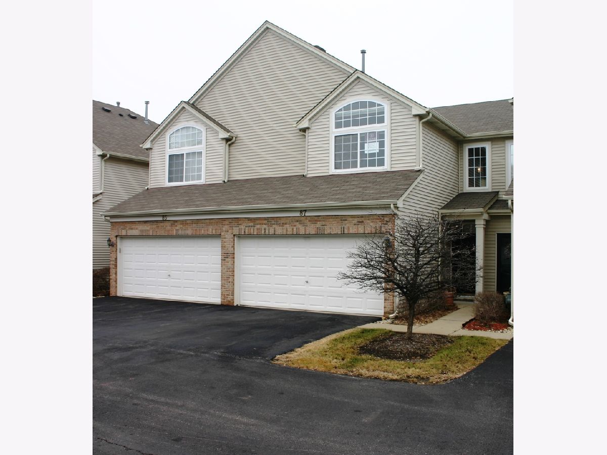 Townhomes & Condos Rented Union Square Hainesville Illinois, 87 Haines