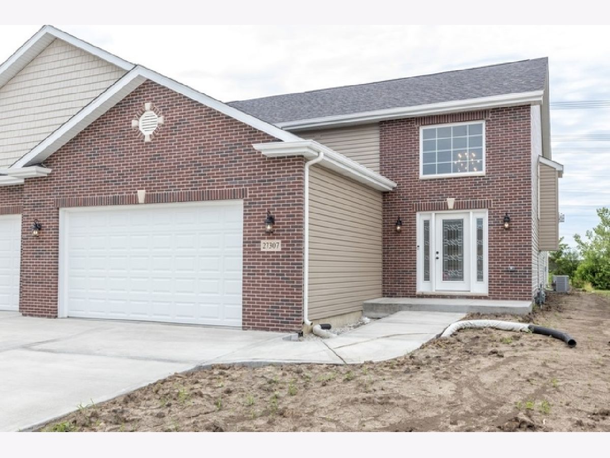 Homes & Condos & Townhomes Sold Woods Of Aux Sable Channahon Illinois, 27307 Deer Hollow