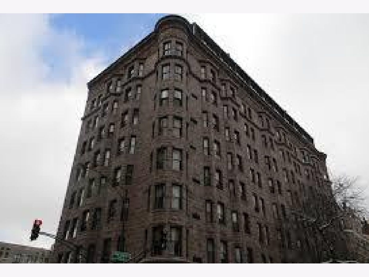 Condominiums Rented The Brewster Chicago Illinois, 2800 Pine Grove