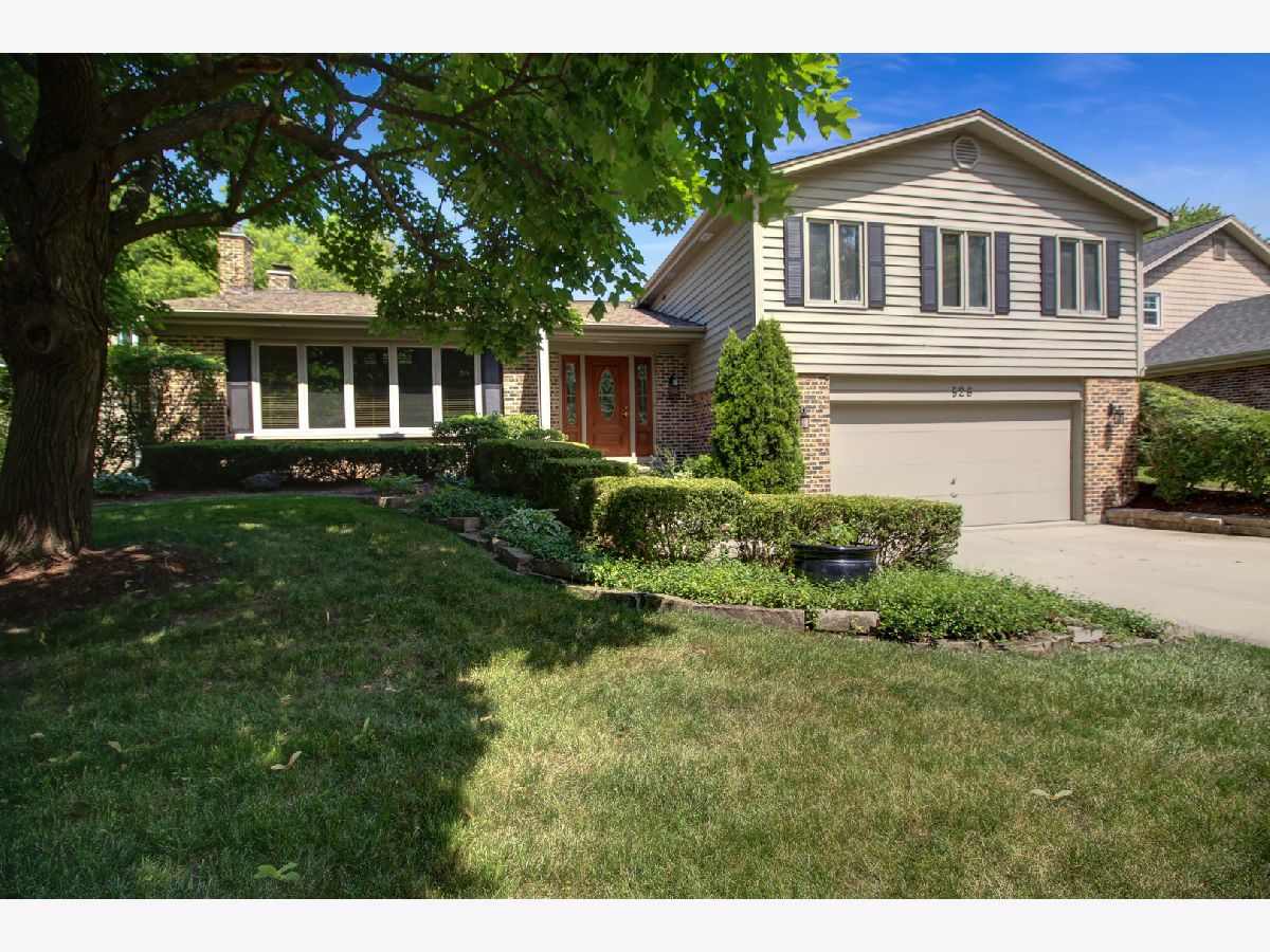 Condominiums & Homes Rented Raintree Glen Ellyn Illinois, 526 Carlisle