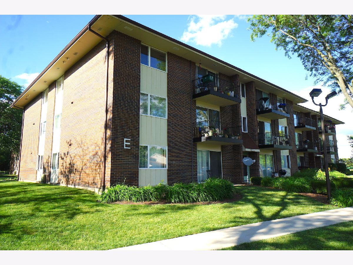 Condos & Townhomes Rented Pebblewood Naperville Illinois, 5S100 Pebblewood