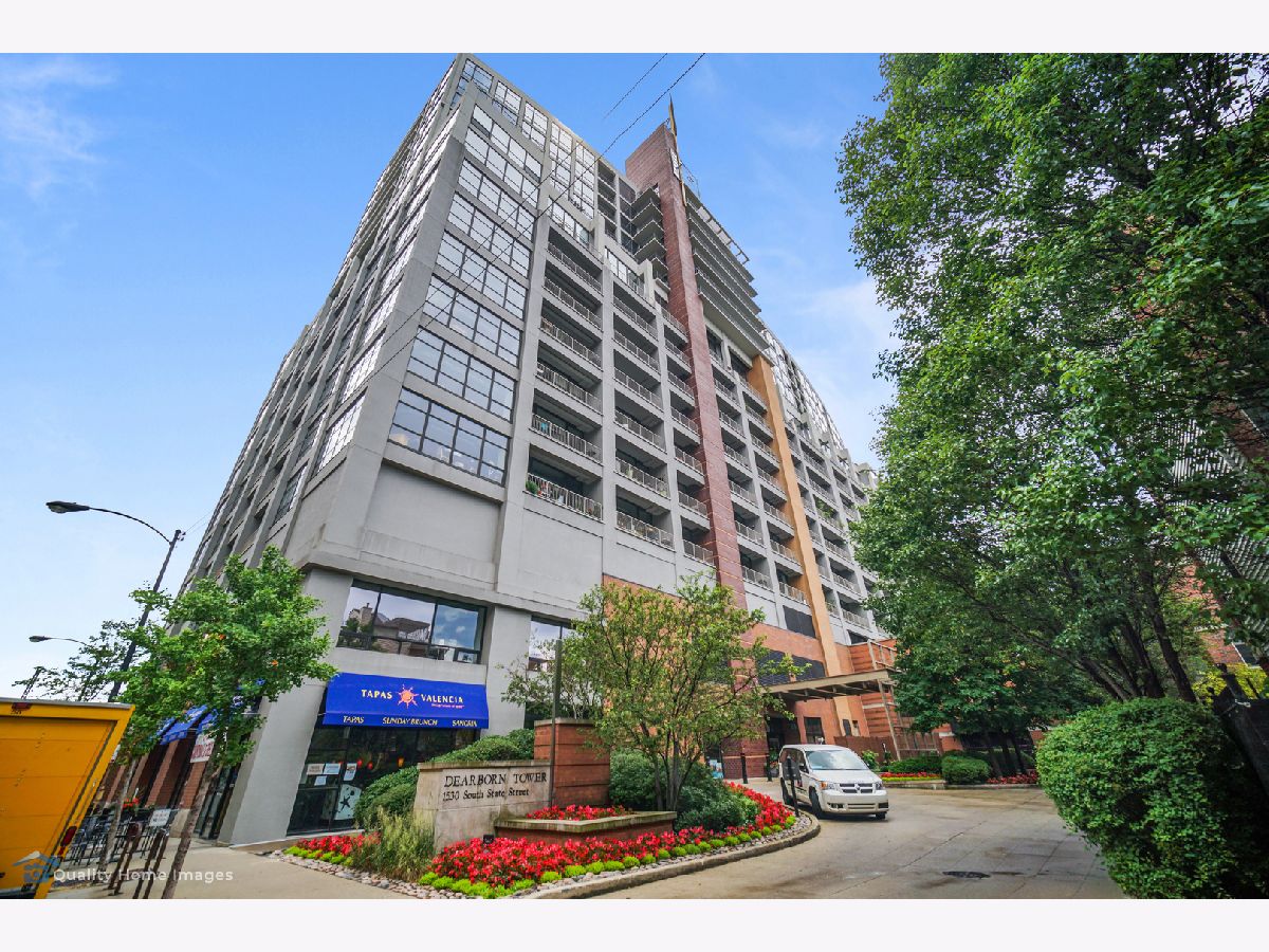 Condos & Townhomes Rented Dearborn Towers Chicago Illinois, 1530 State