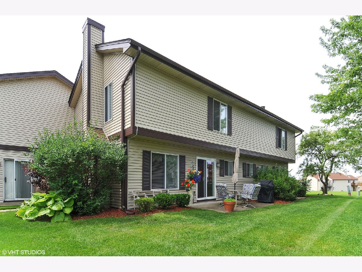Townhomes & Condos Rented New England Village Woodridge Illinois, 2447 Brunswick