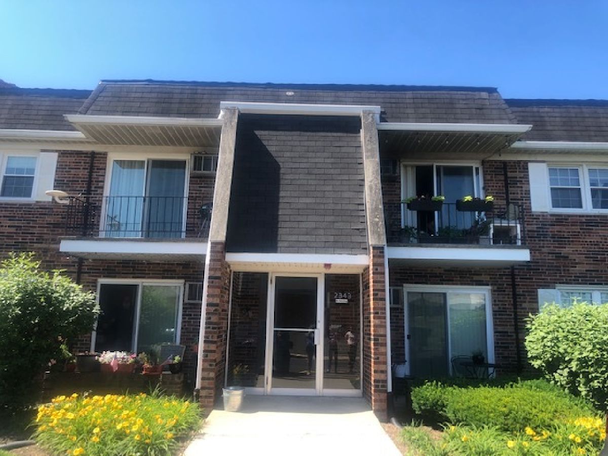 Condominiums Rented Fairway Grove Downers Grove Illinois, 2343 Ogden