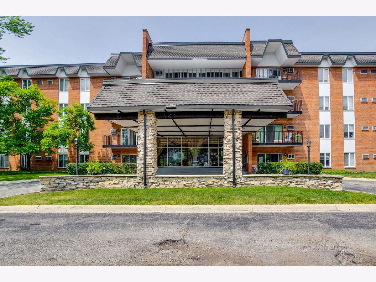 Condominiums Sold Westbrook South Downers Grove Illinois, 4225 Saratoga