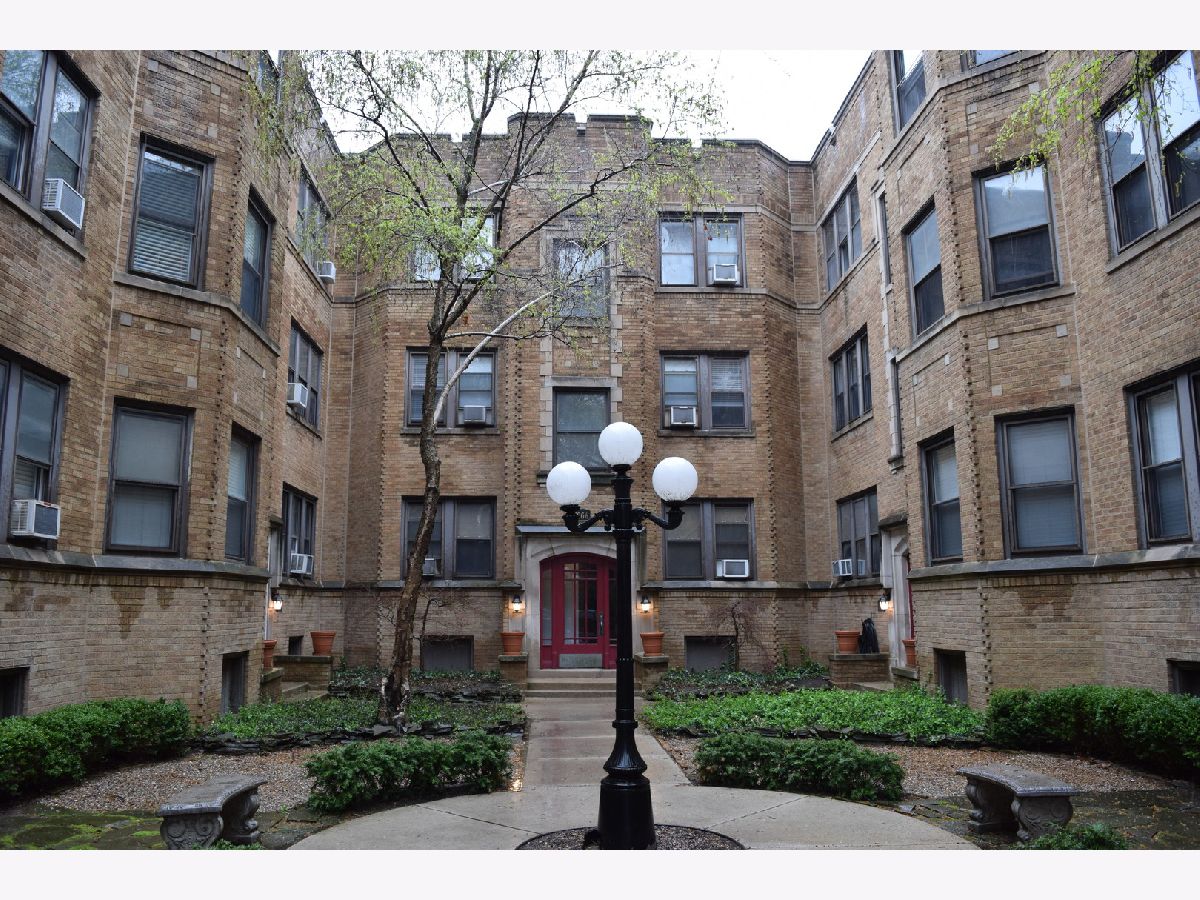 Condominiums Rented Cornelia Place Chicago Illinois, 538 Cornelia