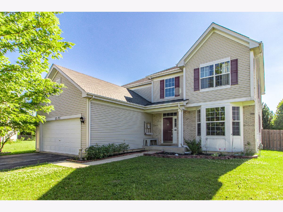 Homes Sold Lakewood Orchard Round Lake Illinois, 1319 Tess