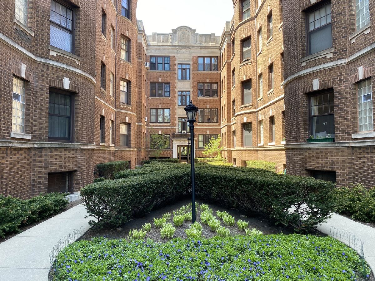 Condominiums Rented Brighton Of Lincoln Park Chicago Illinois, 2324 Lincoln Park West